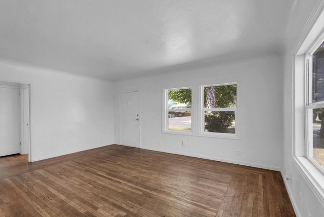 594 Park St, Turlock, CA 95380