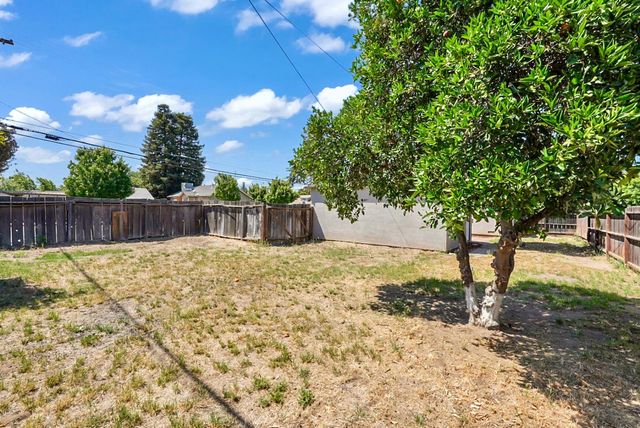 594 Park St, Turlock, CA 95380
