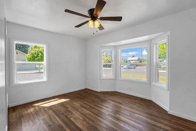 594 Park St, Turlock, CA 95380