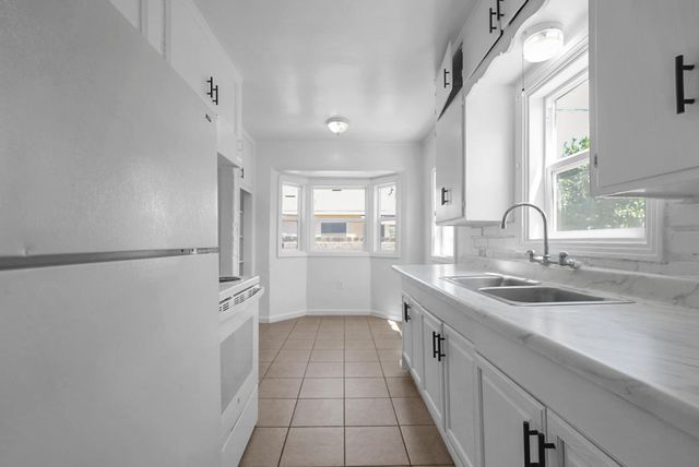 594 Park St, Turlock, CA 95380