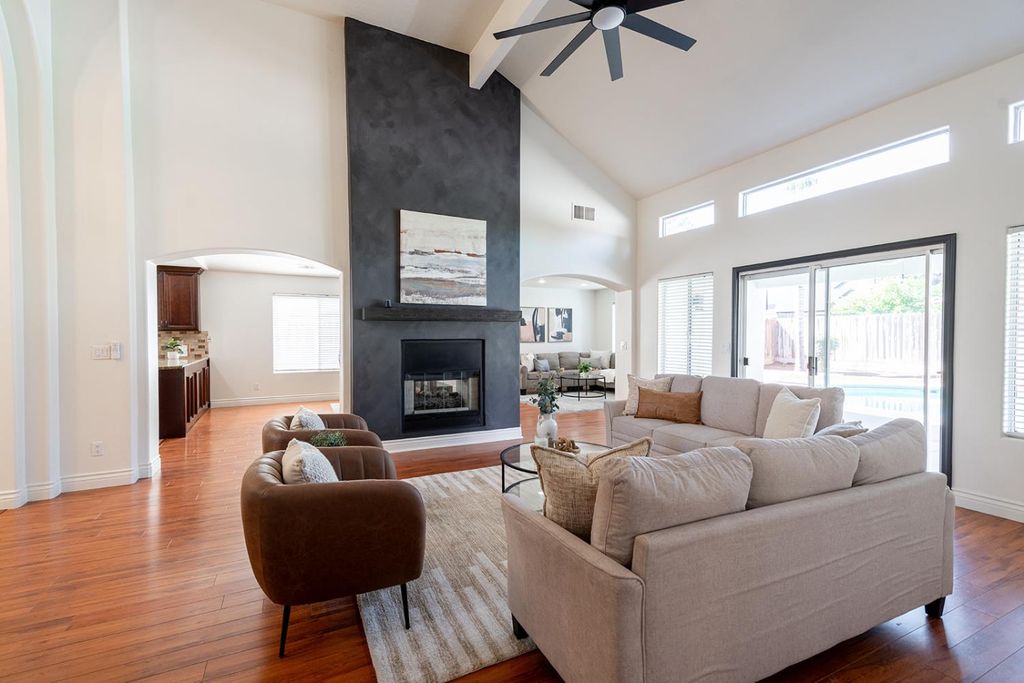 Image 10 of property listing at 3652 W Tenaya Way, Fresno, CA 93711