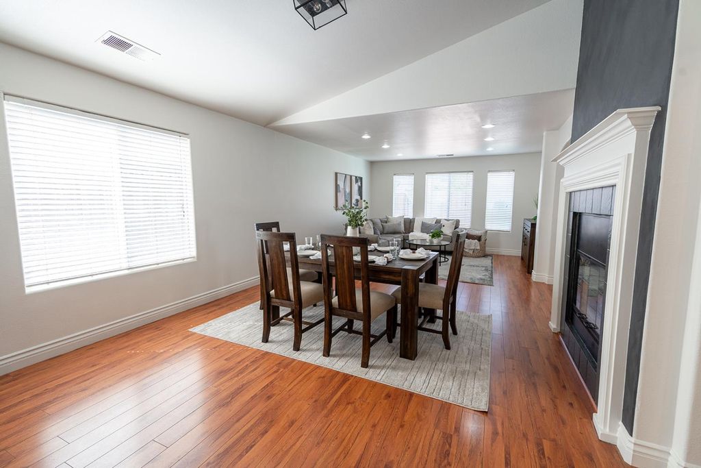 Image 12 of property listing at 3652 W Tenaya Way, Fresno, CA 93711