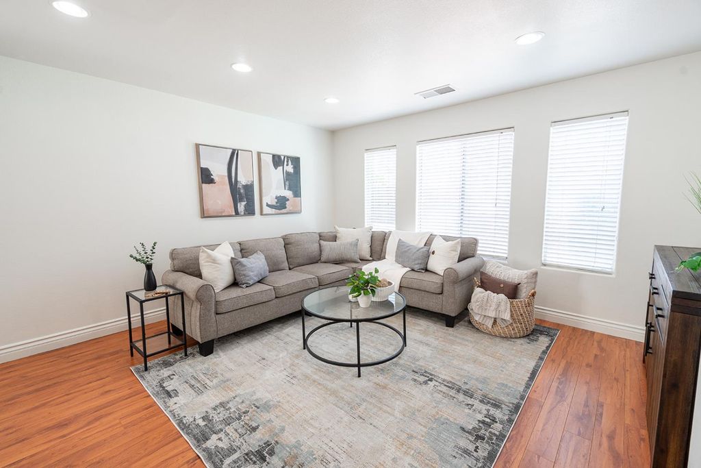 Image 13 of property listing at 3652 W Tenaya Way, Fresno, CA 93711