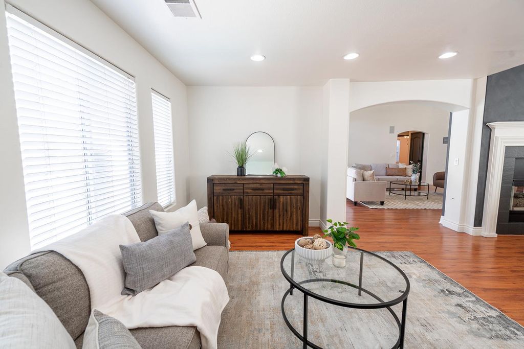 Image 14 of property listing at 3652 W Tenaya Way, Fresno, CA 93711