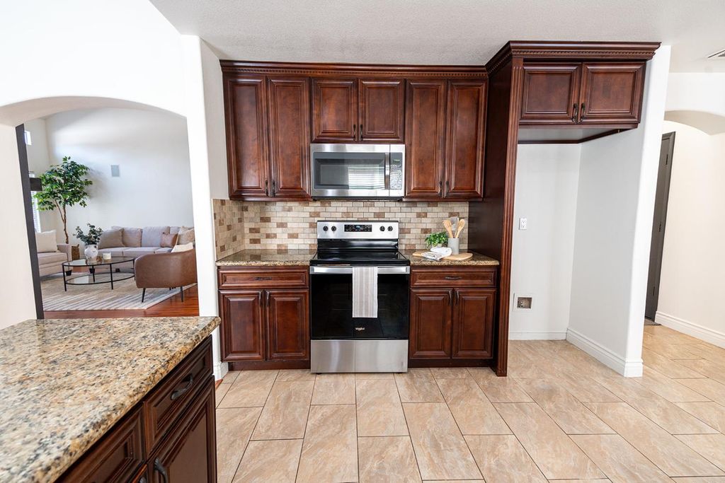Image 17 of property listing at 3652 W Tenaya Way, Fresno, CA 93711
