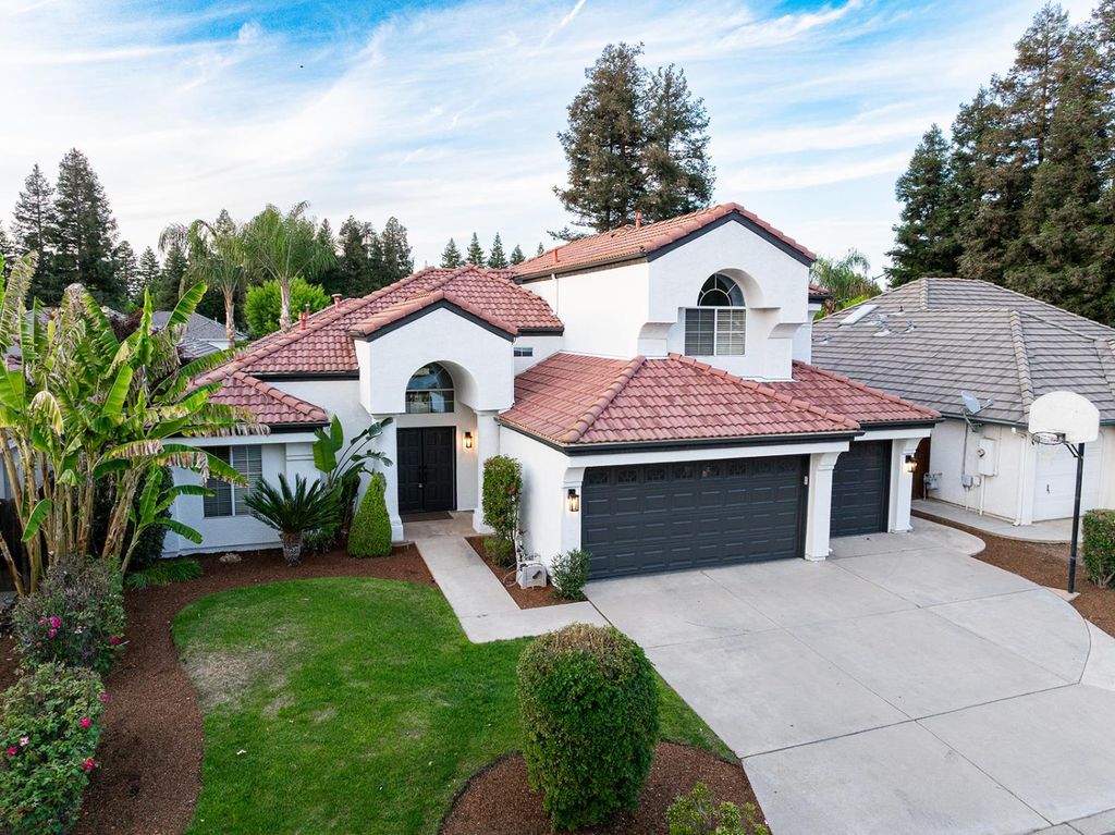 Image 3 of property listing at 3652 W Tenaya Way, Fresno, CA 93711
