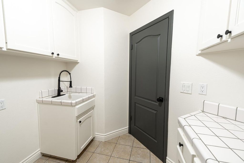 Image 39 of property listing at 3652 W Tenaya Way, Fresno, CA 93711