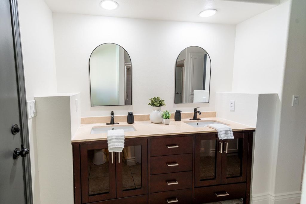 Image 42 of property listing at 3652 W Tenaya Way, Fresno, CA 93711