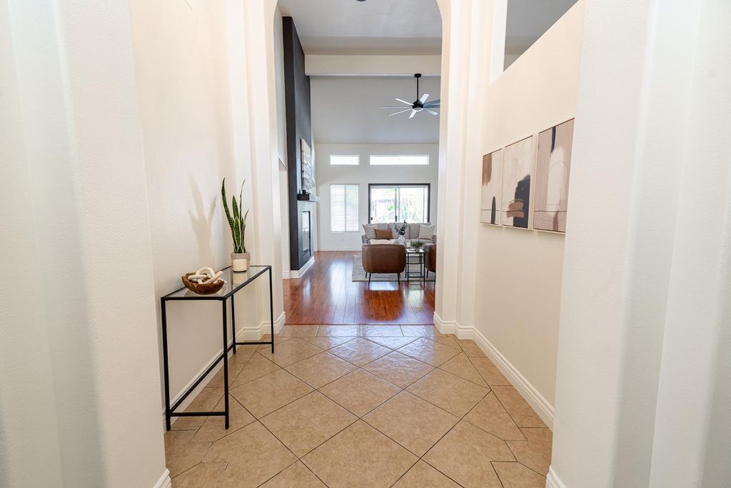 Image 6 of property listing at 3652 W Tenaya Way, Fresno, CA 93711