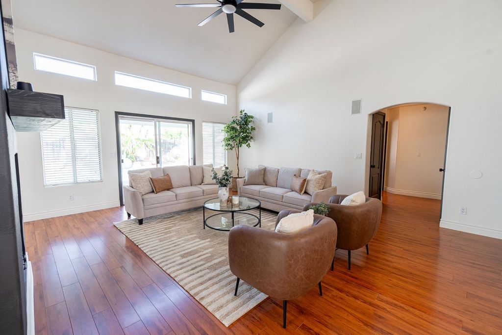 Image 8 of property listing at 3652 W Tenaya Way, Fresno, CA 93711