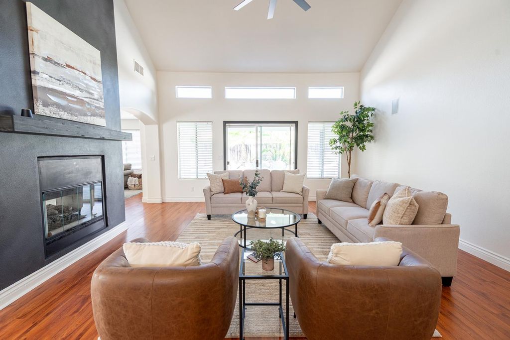 Image 9 of property listing at 3652 W Tenaya Way, Fresno, CA 93711
