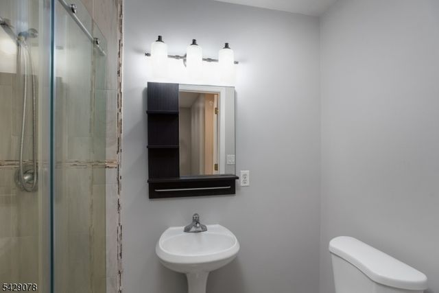 231 Grove St, Somerville Boro, NJ 08876