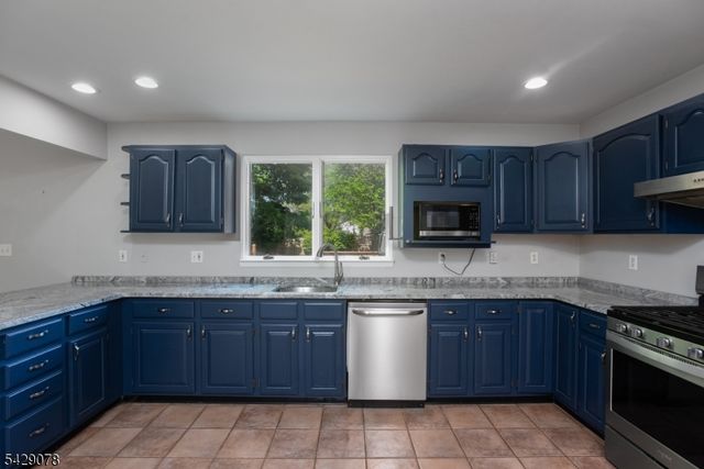 231 Grove St, Somerville Boro, NJ 08876
