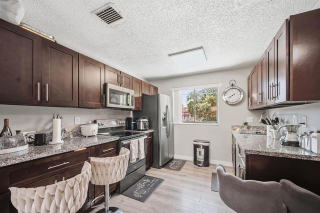 2710 W 60th Place 205, Hialeah, FL 33016