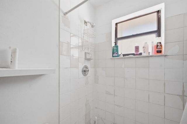 2710 W 60th Place 205, Hialeah, FL 33016