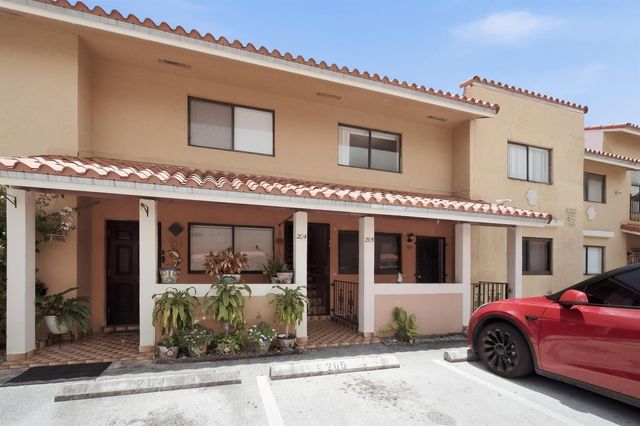 2710 W 60th Place 205, Hialeah, FL 33016