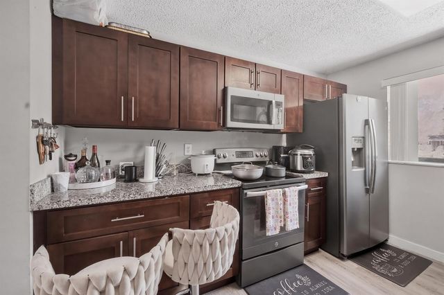 2710 W 60th Place 205, Hialeah, FL 33016