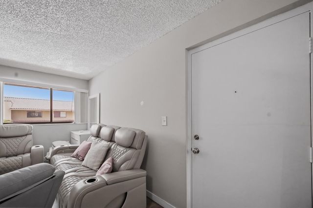 2710 W 60th Place 205, Hialeah, FL 33016