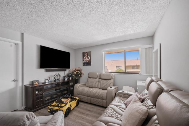 2710 W 60th Place 205, Hialeah, FL 33016