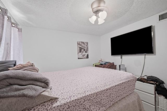 2710 W 60th Place 205, Hialeah, FL 33016