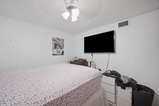2710 W 60th Place 205, Hialeah, FL 33016