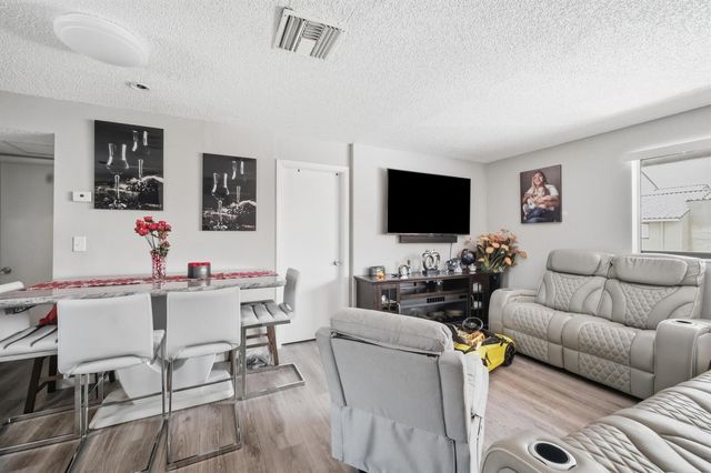 2710 W 60th Place 205, Hialeah, FL 33016