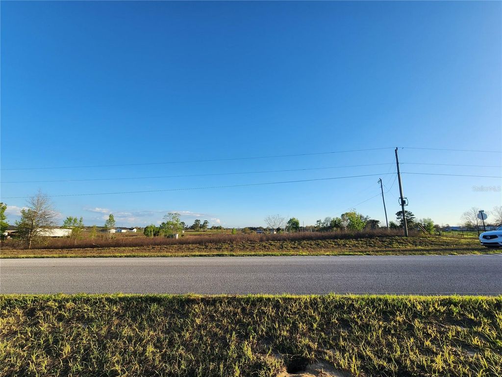 Image 9 of property listing at 11790 NE 30TH STREET, Bronson, FL 32621