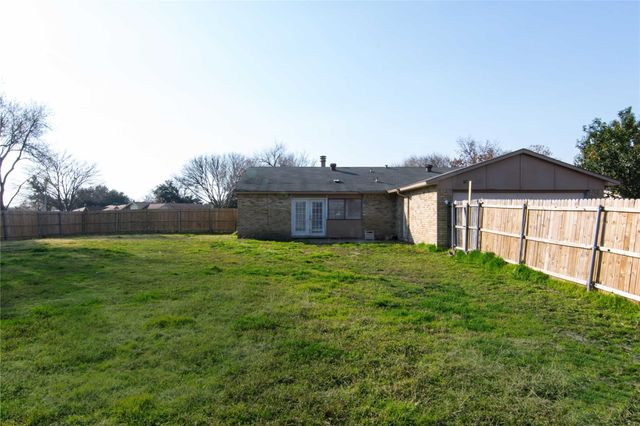 617 Via Del Sur, Mesquite, TX 75150