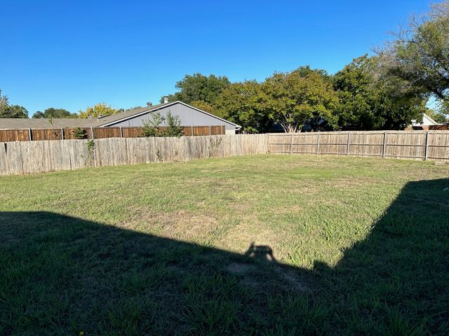 617 Via Del Sur, Mesquite, TX 75150
