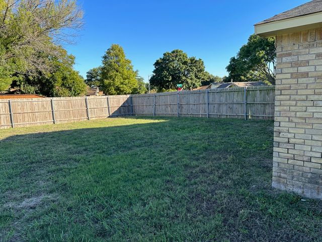 617 Via Del Sur, Mesquite, TX 75150
