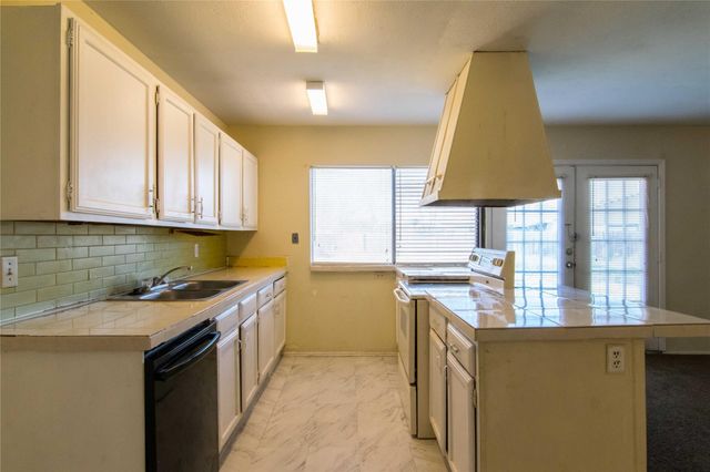 617 Via Del Sur, Mesquite, TX 75150