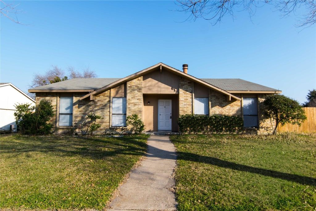 617 Via Del Sur, Mesquite, TX 75150