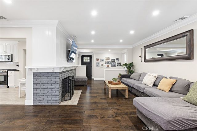 19438 Calvert Street, Tarzana, CA 91335