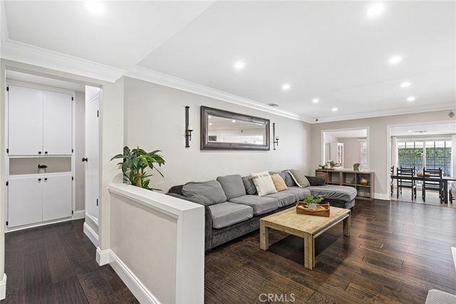 19438 Calvert Street, Tarzana, CA 91335