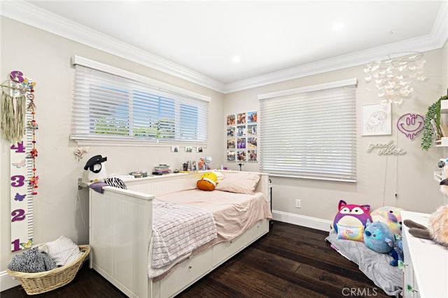 19438 Calvert Street, Tarzana, CA 91335