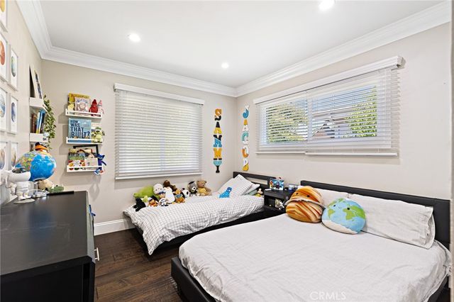 19438 Calvert Street, Tarzana, CA 91335