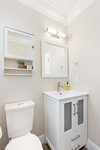 19438 Calvert Street, Tarzana, CA 91335