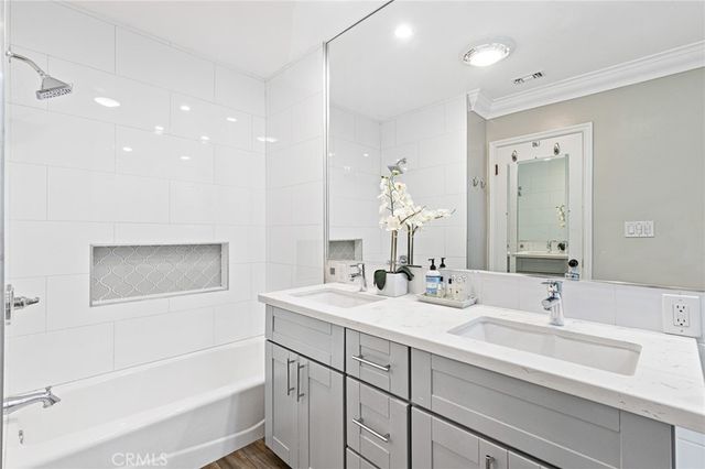 19438 Calvert Street, Tarzana, CA 91335