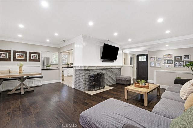 19438 Calvert Street, Tarzana, CA 91335