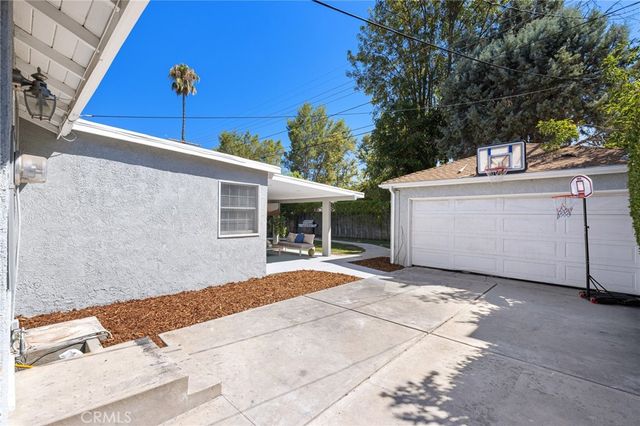19438 Calvert Street, Tarzana, CA 91335
