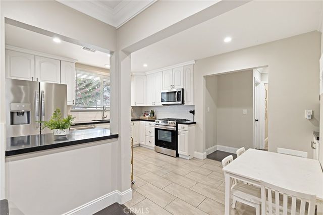 19438 Calvert Street, Tarzana, CA 91335