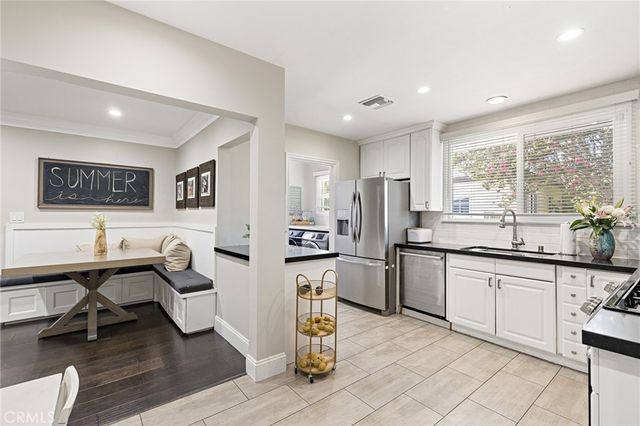 19438 Calvert Street, Tarzana, CA 91335