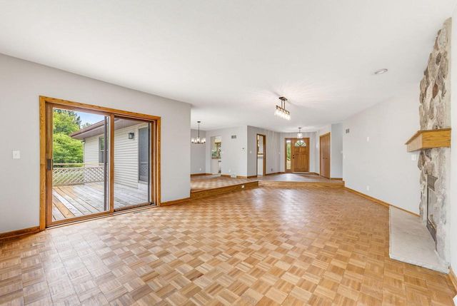 N5471 Loraine DRIVE, Fredonia, WI 53021