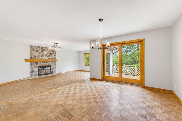 N5471 Loraine DRIVE, Fredonia, WI 53021
