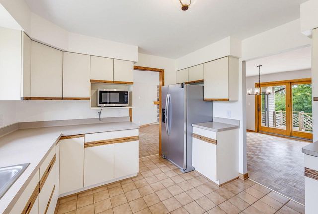 N5471 Loraine DRIVE, Fredonia, WI 53021