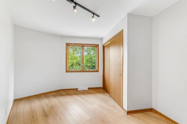 N5471 Loraine DRIVE, Fredonia, WI 53021