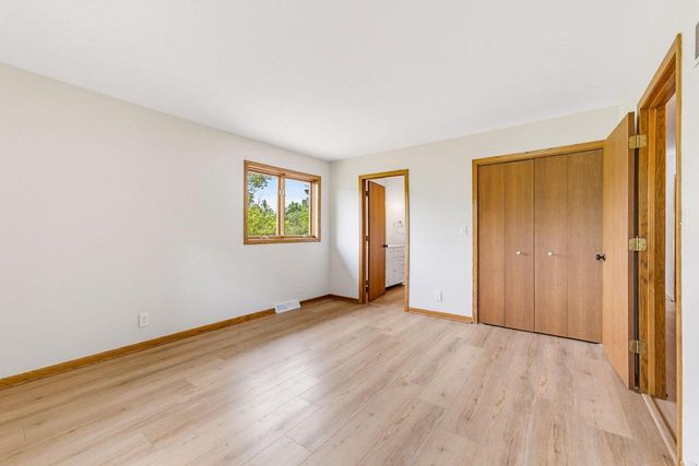 N5471 Loraine DRIVE, Fredonia, WI 53021