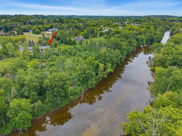 N5471 Loraine DRIVE, Fredonia, WI 53021