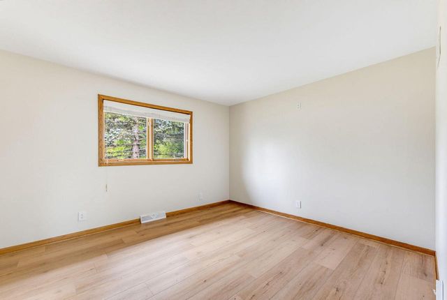 N5471 Loraine DRIVE, Fredonia, WI 53021