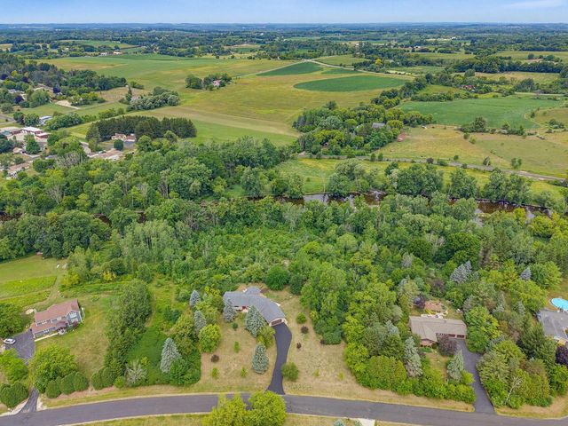 N5471 Loraine DRIVE, Fredonia, WI 53021
